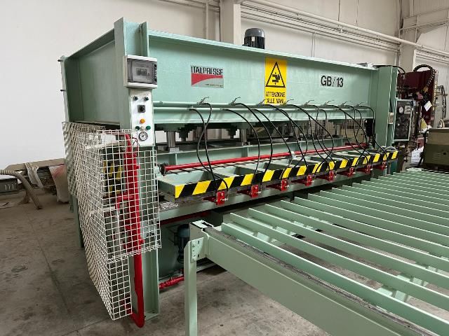 4PR152301-Caselli-Group-SECOND-HAND-GLUEING-PANEL-HOT-PRESS-ITALPRESSE-GB-13 (2).jpeg